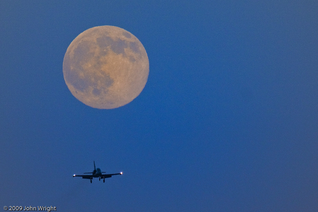 IMAGE: http://johnwright.smugmug.com/Military/Airshows/MCAS-Miramar-Air-Show-2009-1/IMG100-5787-40D-Edit/705536094_YqqUi-XL.jpg