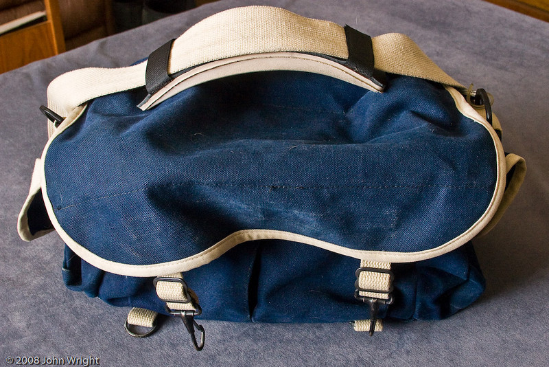 IMAGE: http://johnwright.smugmug.com/Photography/My-Gear-1/IMG0768/264708096_gc8ta-L.jpg