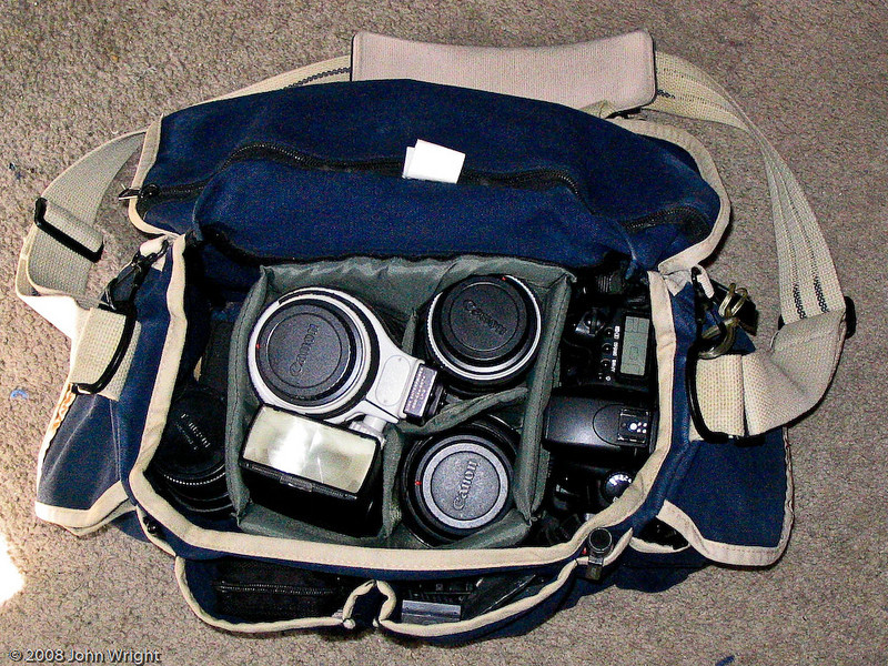 IMAGE: http://johnwright.smugmug.com/Photography/My-Gear-1/IMG8065/264709981_5G3BU-L.jpg