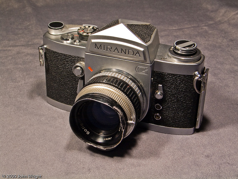 IMAGE: http://johnwright.smugmug.com/Photography/Older-and-Collectible-Cameras/IMG292-9243-G5/739931803_xwPhN-L.jpg