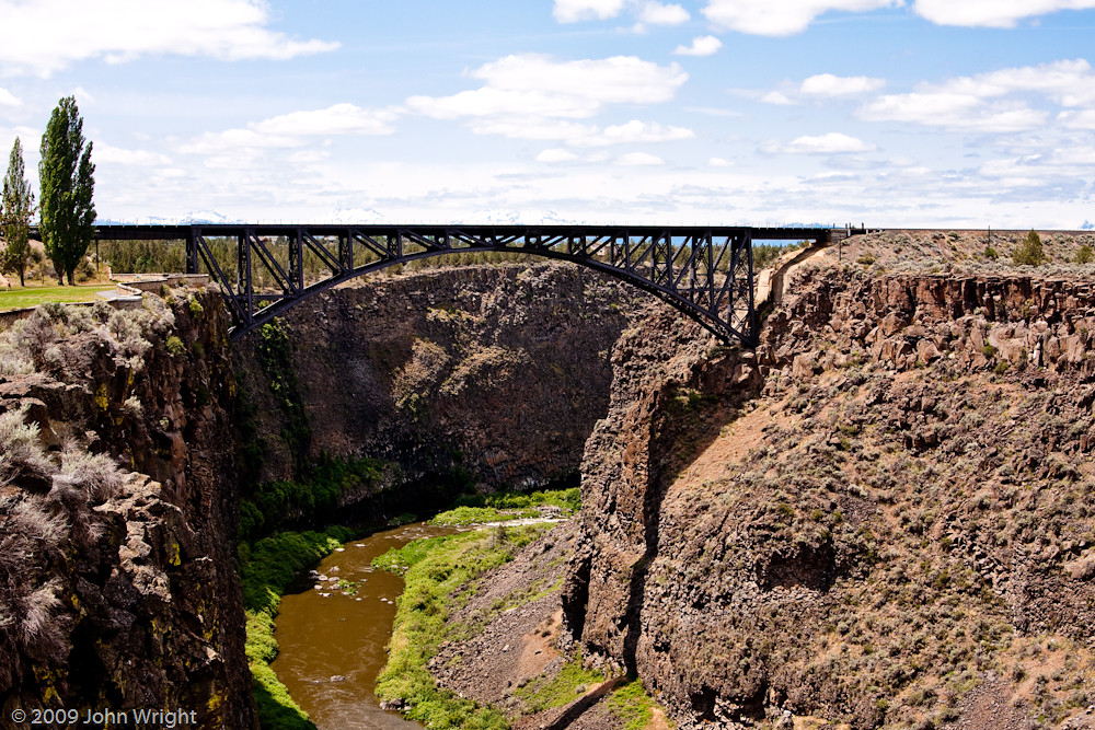 IMAGE: http://johnwright.smugmug.com/Travel/Oregon-2009-John-1/IMG100-3125-40D/574805831_qaVUw-XL.jpg